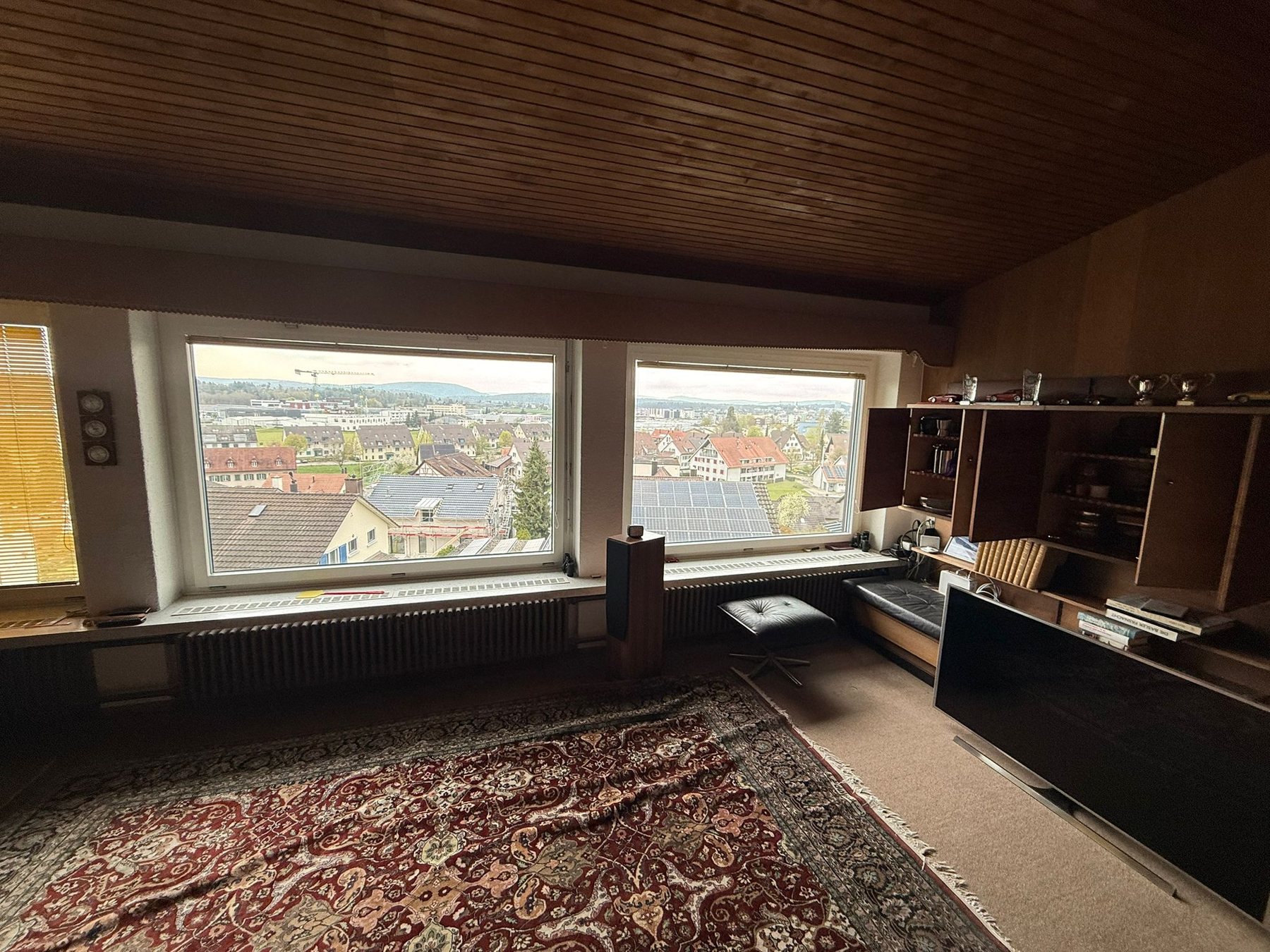 Eingerichtetes Wohnzimmer vor einer Hausräumung im Raum Zug